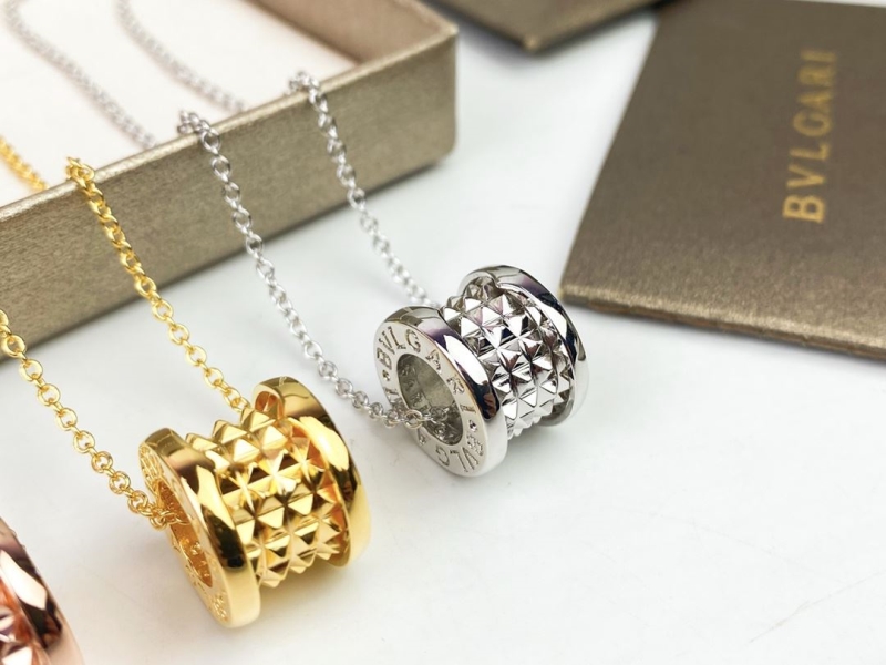 Bv1g*ai necklaces